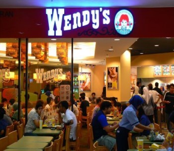 Un cliente de Wendy's se llevó "sorpresa" en su hamburguesa