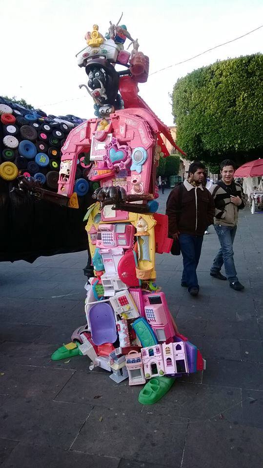 exposición figuras recicladas plaza benito juarez morelia