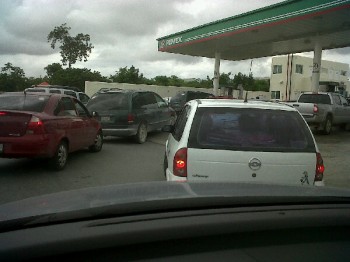 filas coches gasolinera michoacán