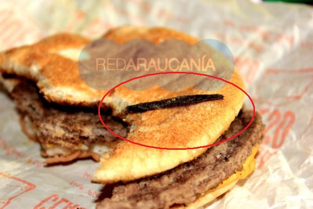 hamburguesa mc donals con cola de rata