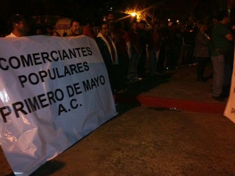 manifestantes comerciantes primero de mayo 2do informe de Wilfrido Lázaro