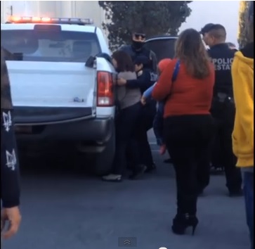 mujer detenida coahuila estacionamiento video