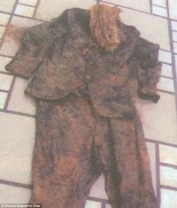 Ropas exhumadas del cadáver de Adolf Leipzig para pruebas de ADN