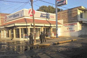 incendio Farmacia del Ahorro Apatzingán Michoacán