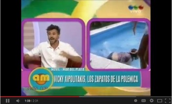 reportera se cae a una alberca