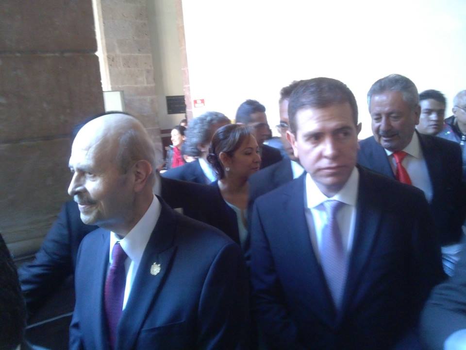 Alfredo Castillo y Fausto Vallejo en informe