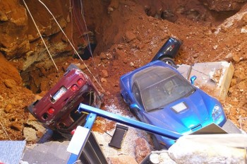 Se tragó la tierra ocho autos Chevrolet en un museo de Estados Unidos