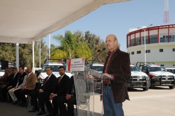 FAusto Vallejo entrega vehículos a SSP