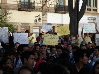 Estudiantes unidos por la defensa de la educación pública y gratuita en Michoacán