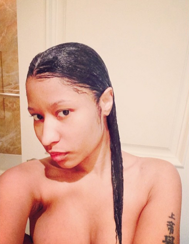nicki minaj en el baño 1