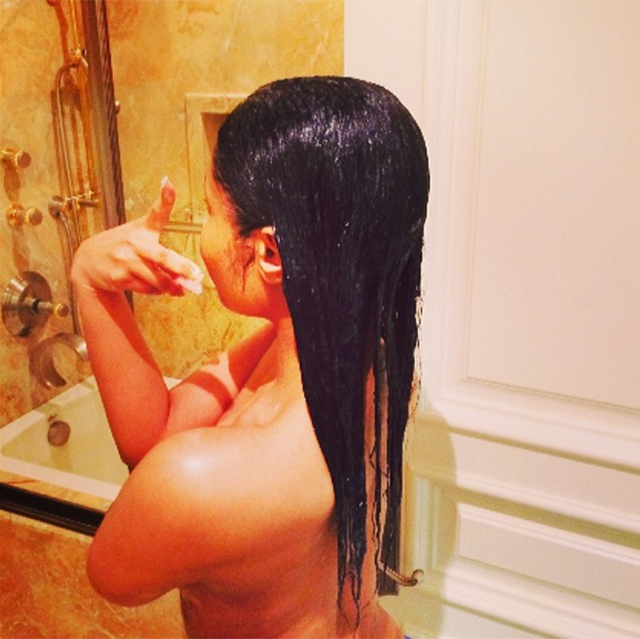 nicki minaj en el baño 4