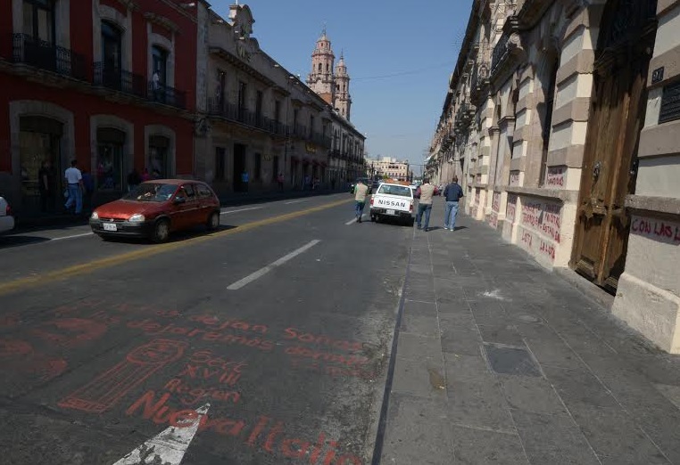 pintas de la CNTE en el centro de Morelia