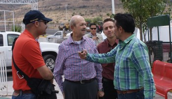 Fausto Vallejo con Carlos Hugo Castellanos y Roberto Monroy