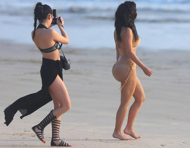 Kim Kardashian bikini 3