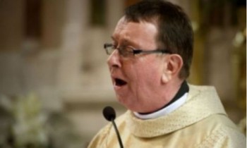 Ray Kelly padre que canta Hallelujah de Leonard Cohen