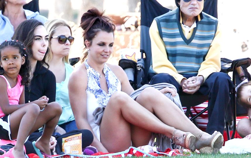 britney enseña los calzones 2