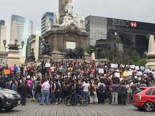 manifestación México #EPNvsInternet