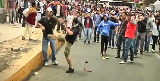 normalistas atropellados pelea