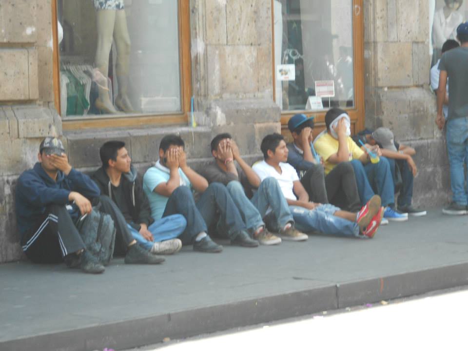 normalistas bloqueando la Madero