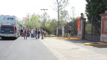 normalistas frente a casa de gobierno