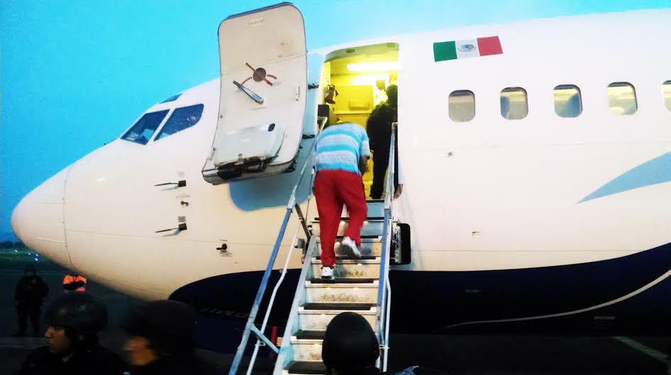 traslado avión reclusos detenidos