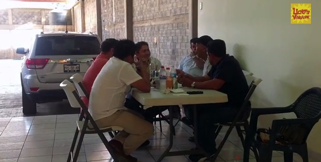 video La Tuta con edil y tesorero de Lázaro Cárdenas 2