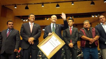 Fausto Vallejo recibe reconocimiento como "Moreliano Distinguido"