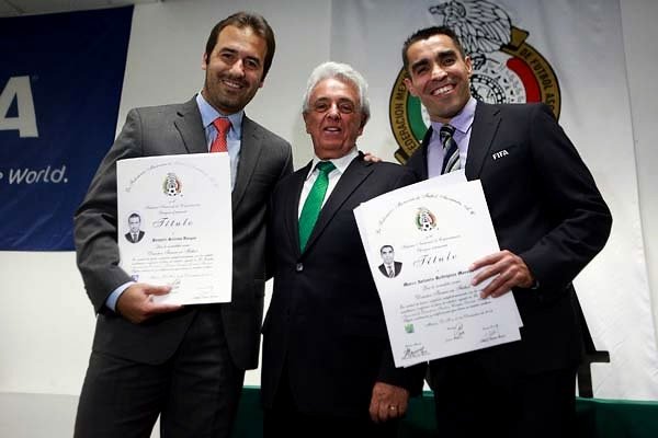 Marco Antonio Rodriguez y Joaquín Beltran se graduan de entrenador