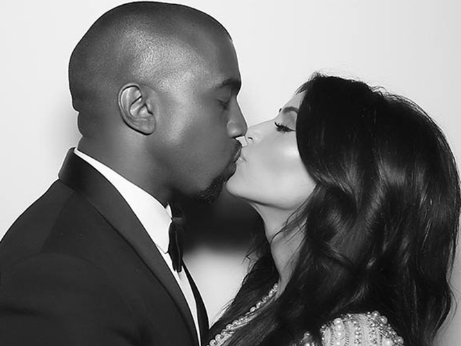 beso boda de Kim Kardashian y Kanye West