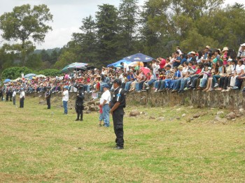 familias michoacanas en festival aéreo acuático