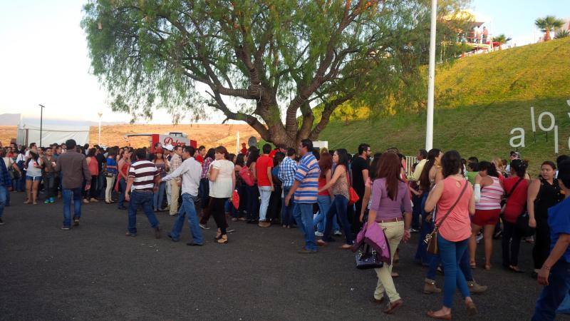 fila feria alejandra guzmán3