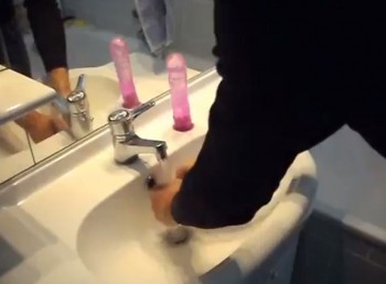 jabón líquido con forma de pene