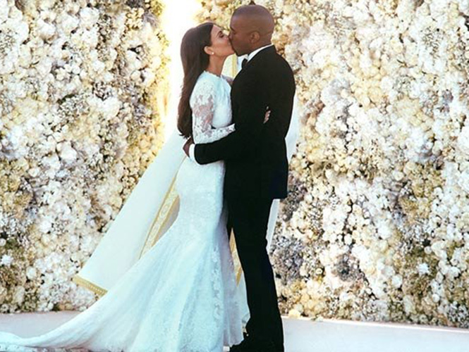 primer beso boda Kim Kardashian y Kanye West