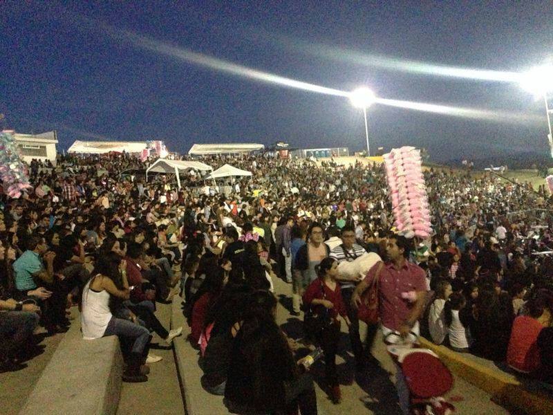 público para ver a Paty Cantú en la Expo Feria Michoacán 2014