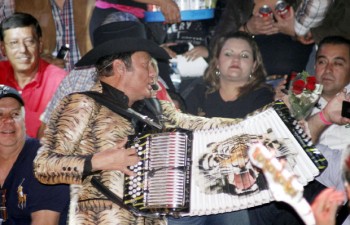 tigres del norte acordeón