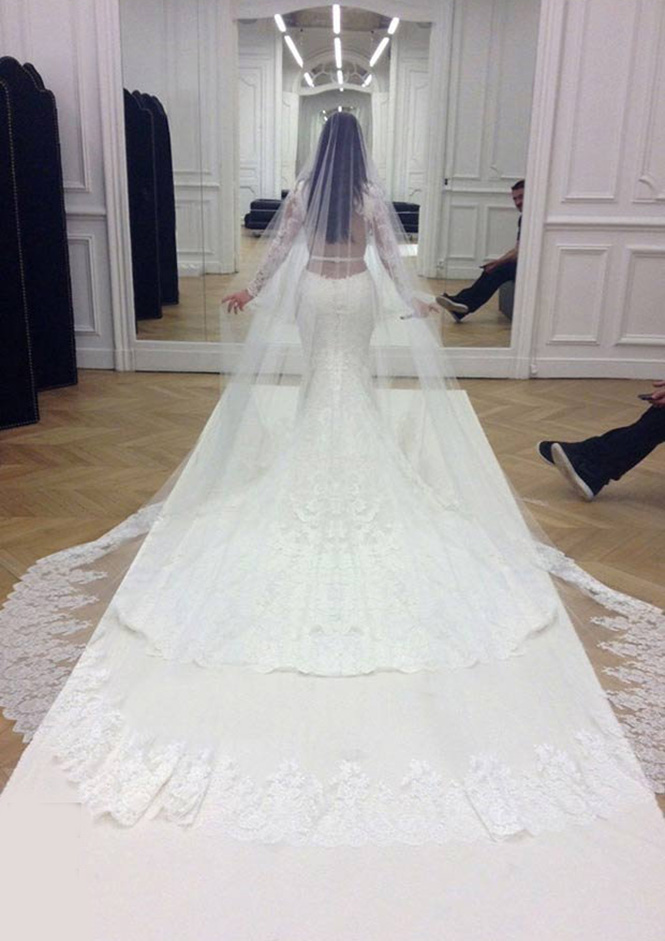 velo y vestido de novia de Kim Kardashian