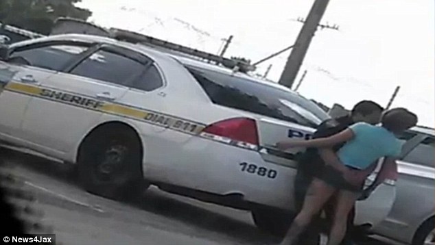 Policía cachondo