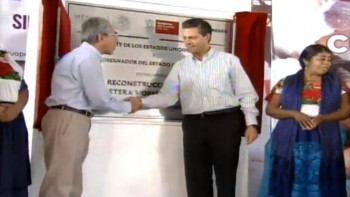 Salvador Jara y Enrique Peña Nieto estrechan la mano Michoacán