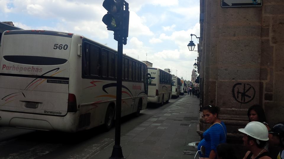 av madero camiones normalistas 8 junio