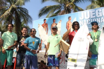 ganadores torneo surf en Michoacán