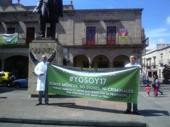 En Morelia se réplicó la marcha nacional de los médicos  este domingo
