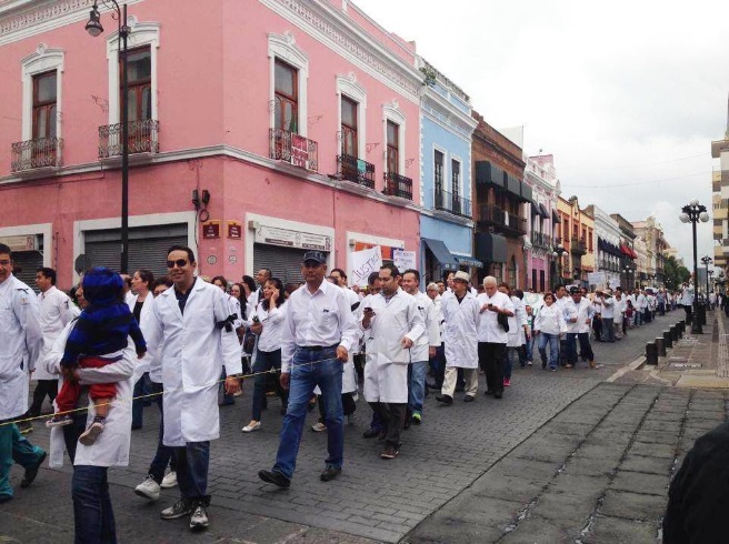 marcha médicos #YoSoy17 en Puebla