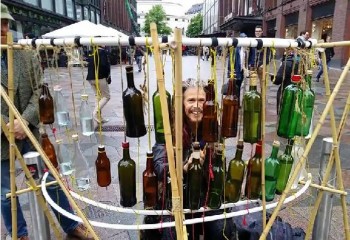 steven tyler canta con botellas