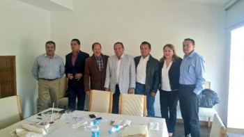 Silvano se reunió este sábado con Jesús Zambrano, dirigente nacional del PRD así como con líderes de su partido a nivel estatal incluido el ex gobernador Leonel Godoy