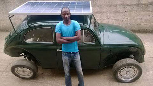 Nigeriano Convierte Volkswagen En Un Coche Solar-Eólico