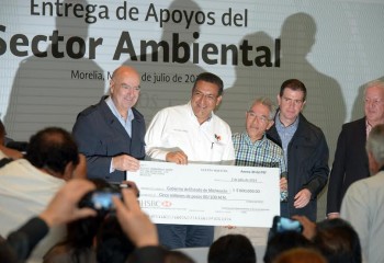 Semarnat entrega recursos Ayuntamiento Morelia Wilfrido Lázaro y Salvador Jara