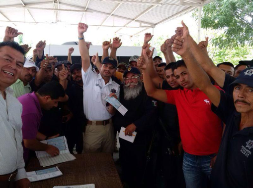 Titular De SSP Michoacán Entregó Pagos A Papá Pitufo Y La Fuerza Rural