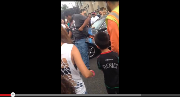 VIDEO: Familia Sorda Embiste A Varios En Una Marcha Zombie