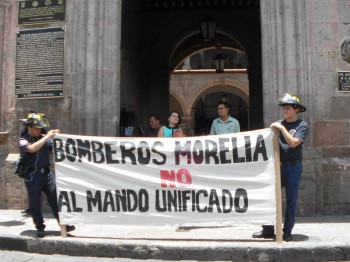 bomberos de morelia se manifiestan vs mando unificado