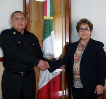 director de Seguridad Pública de Pátzcuaro, Juan Martín Pérez Carbajal y alcaldesa Salma Karrum Cervantes